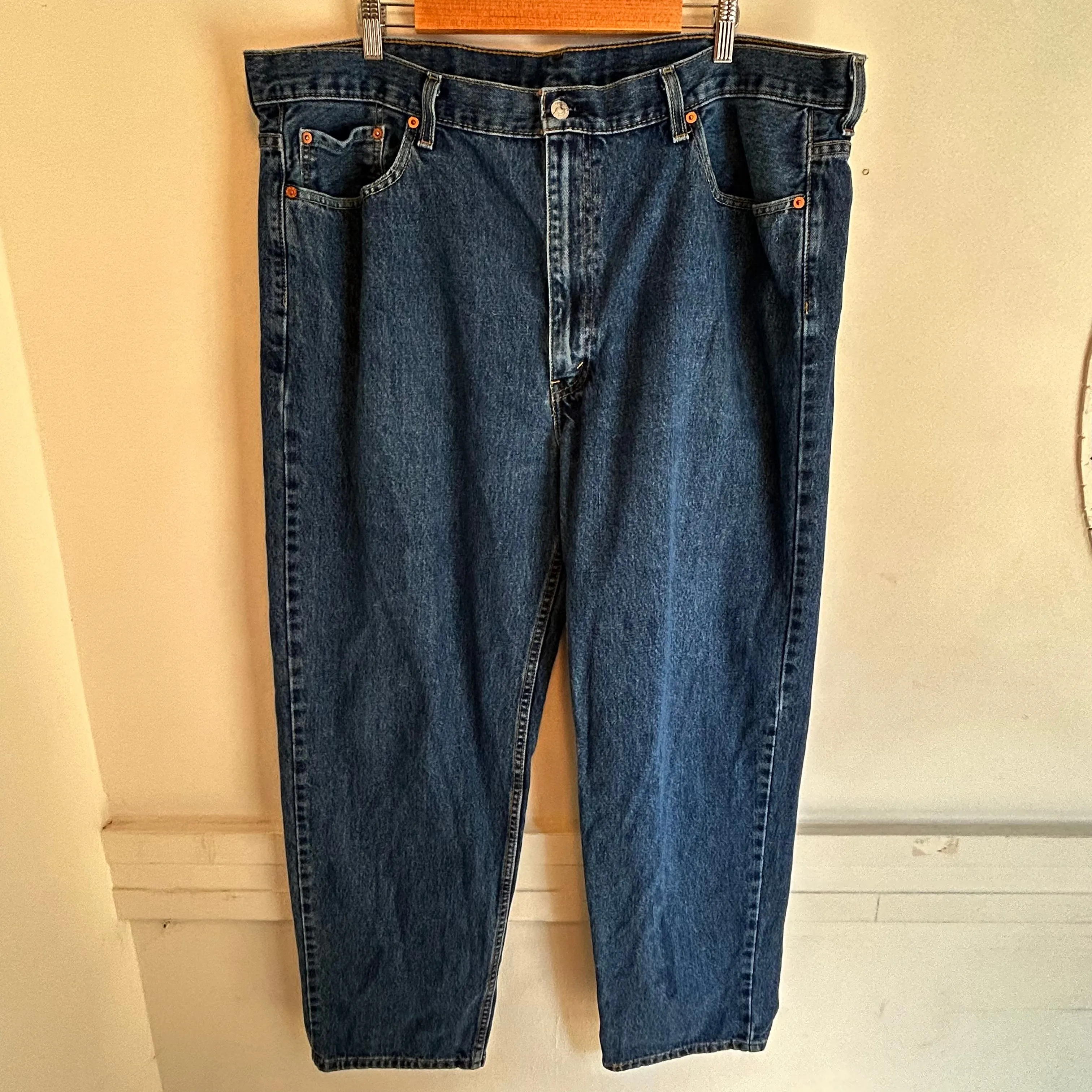 Dark Wash Levi's 550 | 42