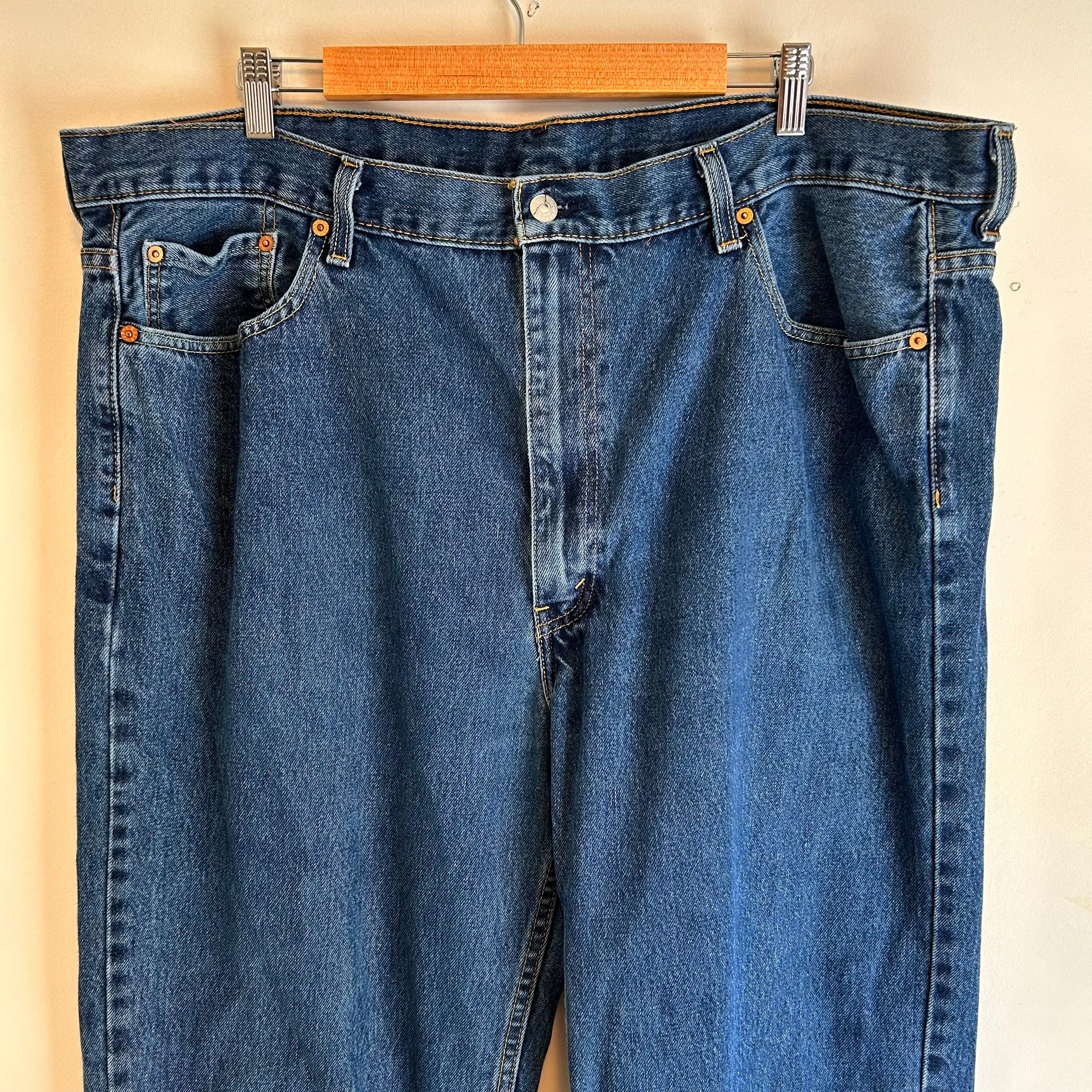 Dark Wash Levi's 550 | 42