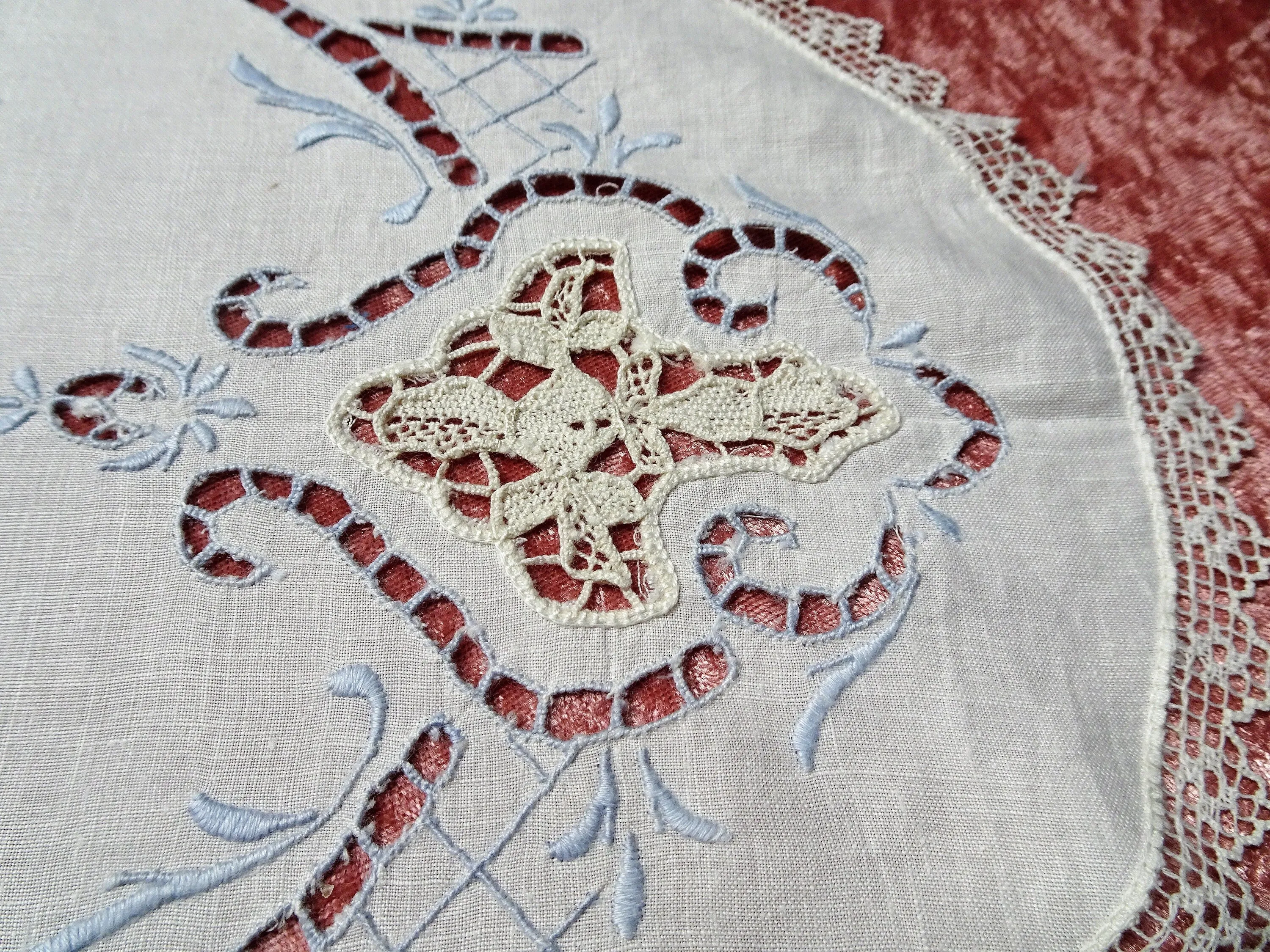 LOVELY Vintage linen Centerpiece,Heirloom Italian Needle Lace, Beautiful Blue Embroidery Work, Oval Table Topper,Collectible Vintage Linens