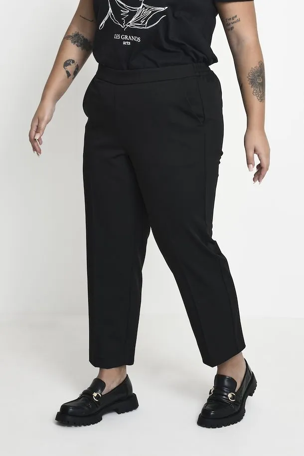 The Sakira Cropped Pants - Black - PLUS